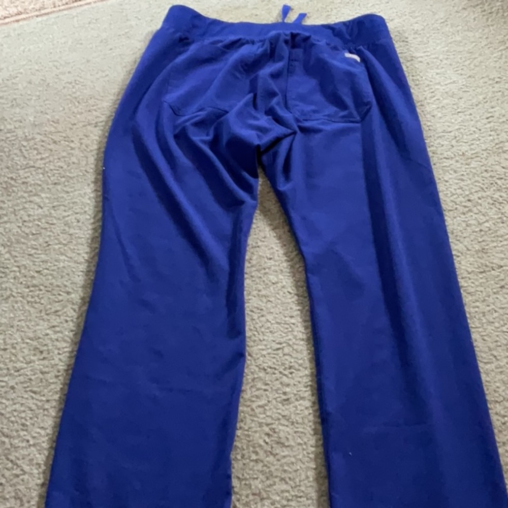 EUC woman’s FIGS scrub pants - Picture 3 of 4